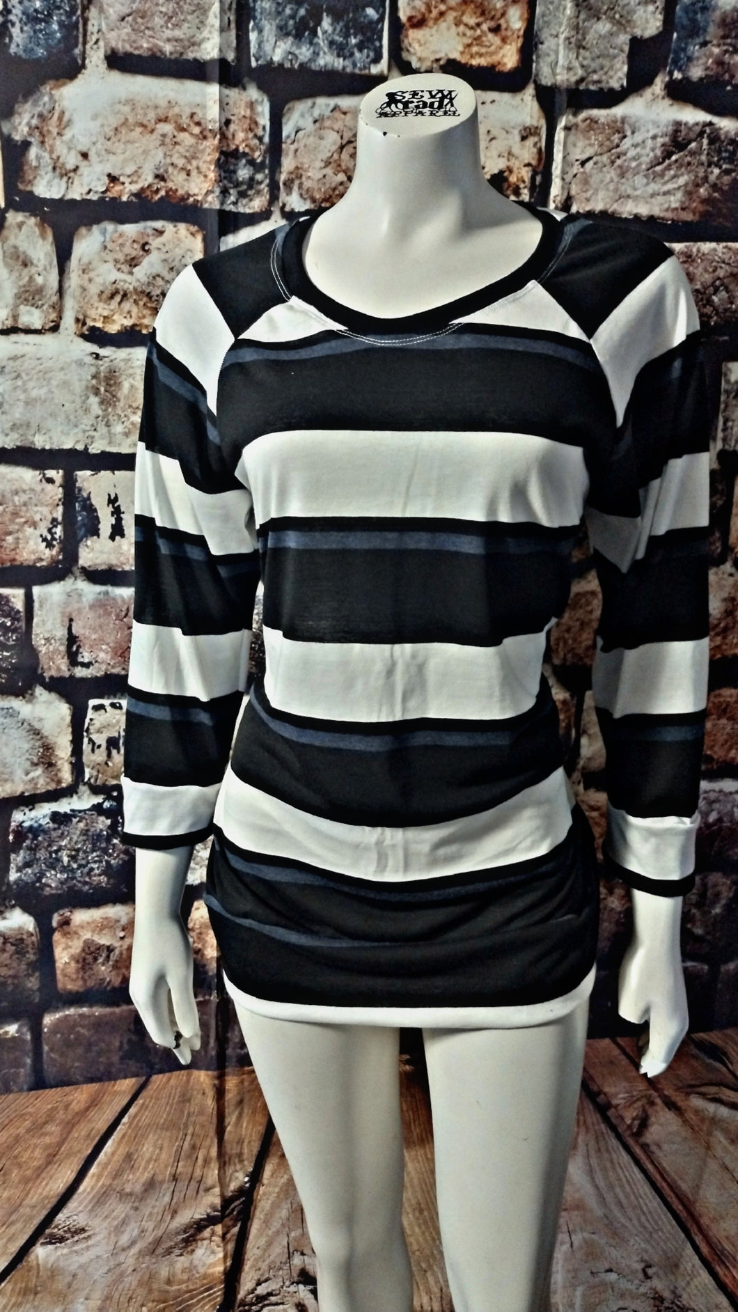 Size 24/XXLarge Blue Accent Striped Raglan Sweater